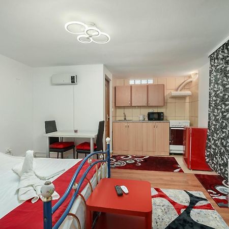 Stone Gate Apartment #3 บูคาเรสต์ ภายนอก รูปภาพ