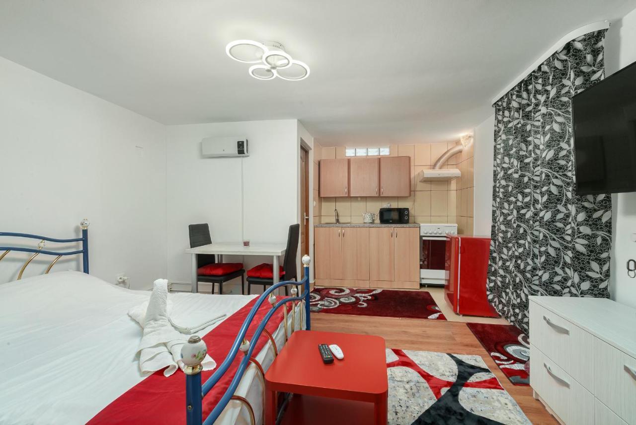 Stone Gate Apartment #3 บูคาเรสต์ ภายนอก รูปภาพ