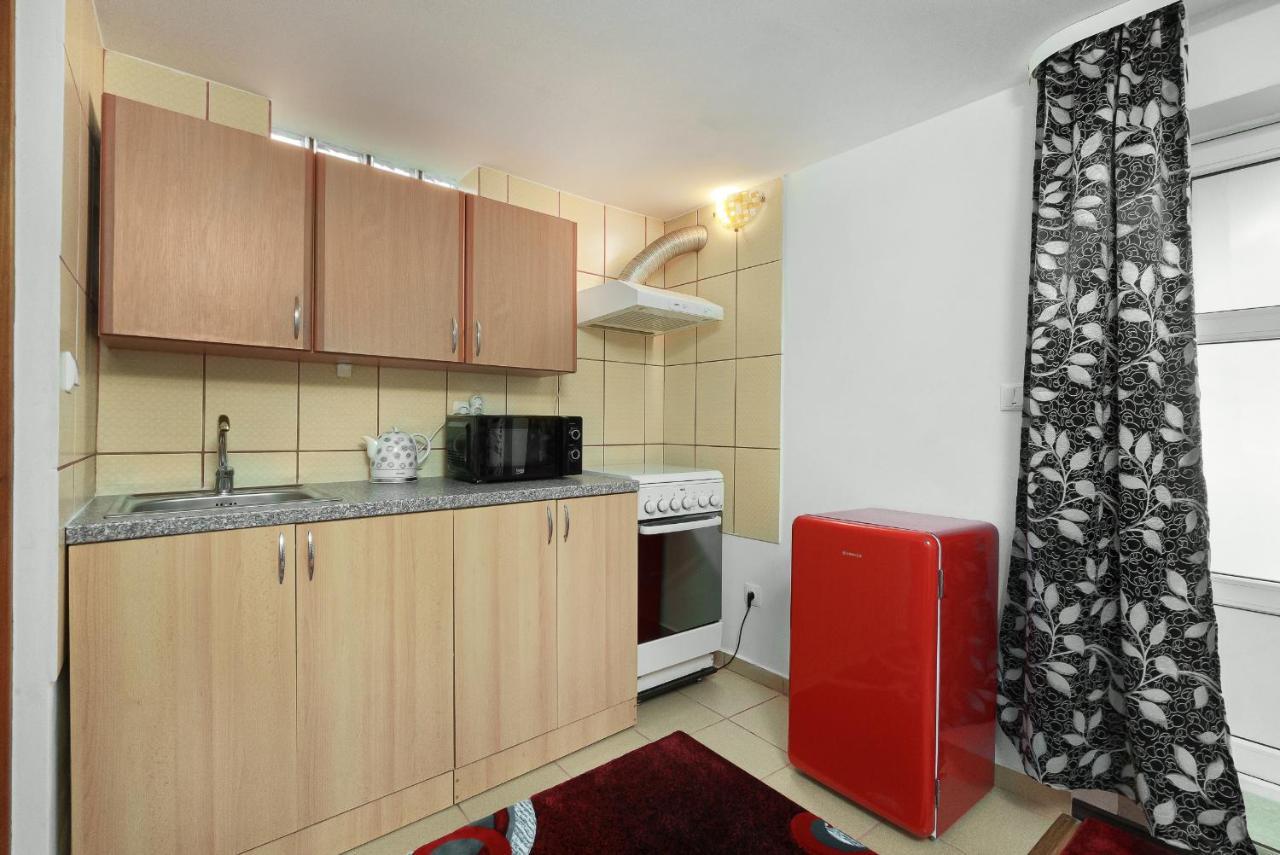 Stone Gate Apartment #3 บูคาเรสต์ ภายนอก รูปภาพ